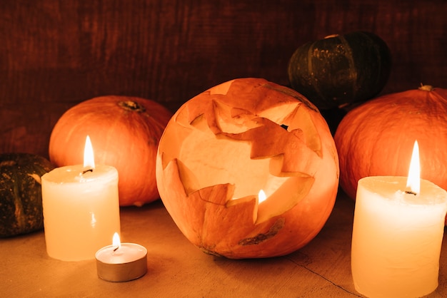 Free photo arrangement with candles and pumpkins