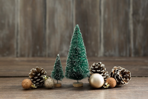 Arrangement with christmas trees and pine cones