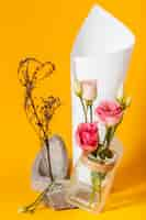 Free photo arrangement with roses in a vase with a paper cone