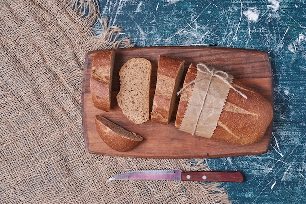 Artisan dark bread on cutting board.