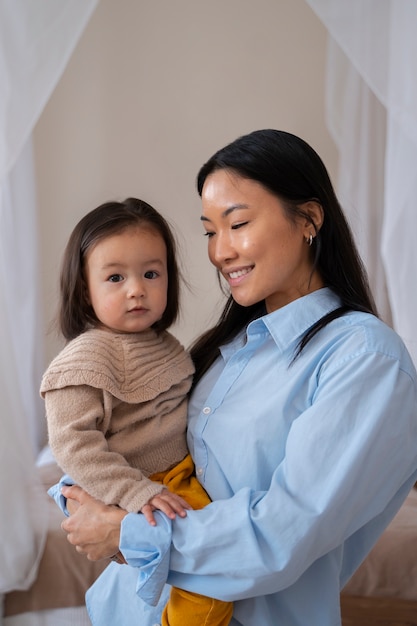 Free photo asian mother and daughter spending time together at home