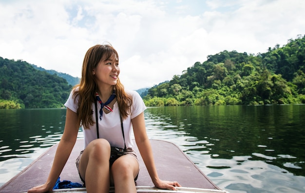 Free photo asian woman enjoying an outdoor trip