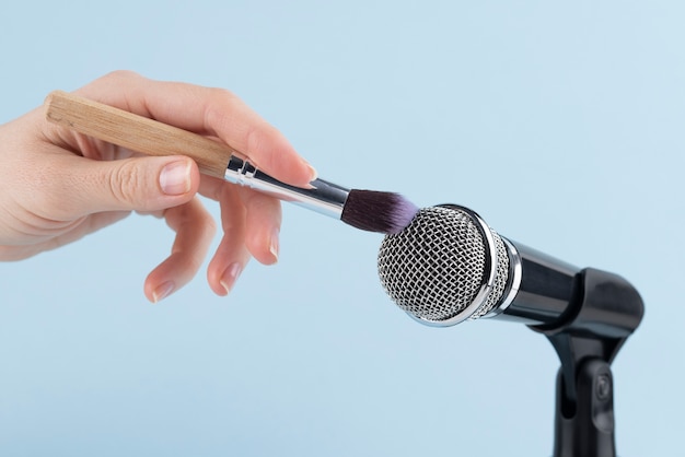 Asmr microphone with make-up brush for sound