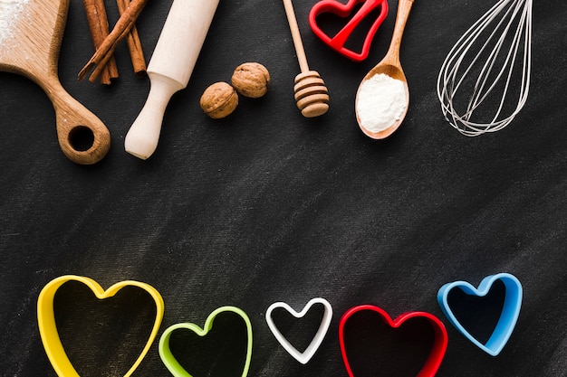 Free photo assortment of kitchen utensils with colorful heart shapes