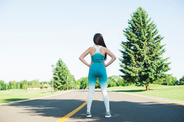 Free photo athletic woman practicing sport outdoor