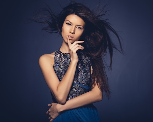 Free photo attractive girl with flying hair posing in studio