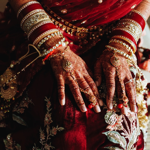 Free Photo authentic indian wedding bracelets and colored hands by henna