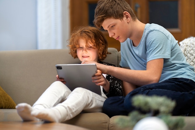 Free photo authentic scene of cousins hanging out together