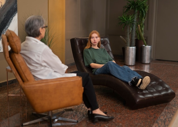 Free photo authentic scene of young person undergoing psychological therapy