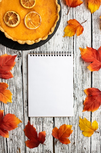 Free photo autumn food and empty notepad