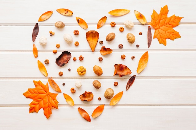 Free photo autumn love composition