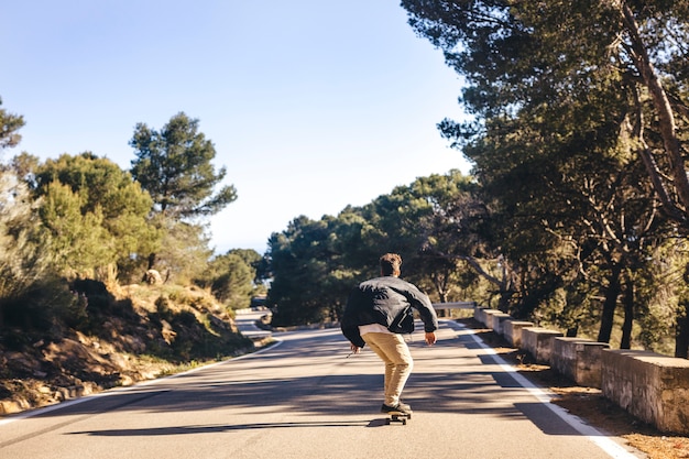 Free photo back view of man skateboarding