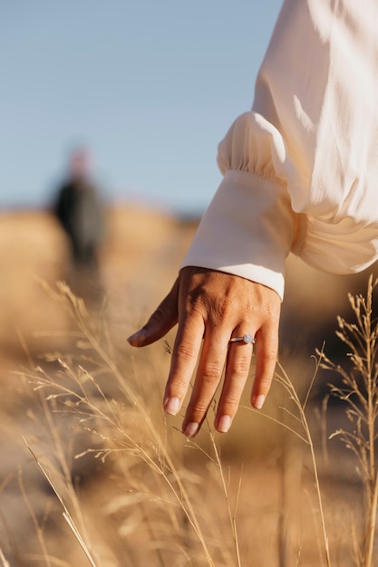 Free photo back view woman wearing married ring