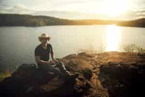 Free photo backpacker relax on the mountain with using laptop