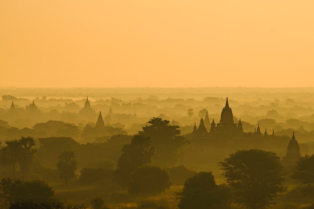 Free Photo bagan scene, myanmar