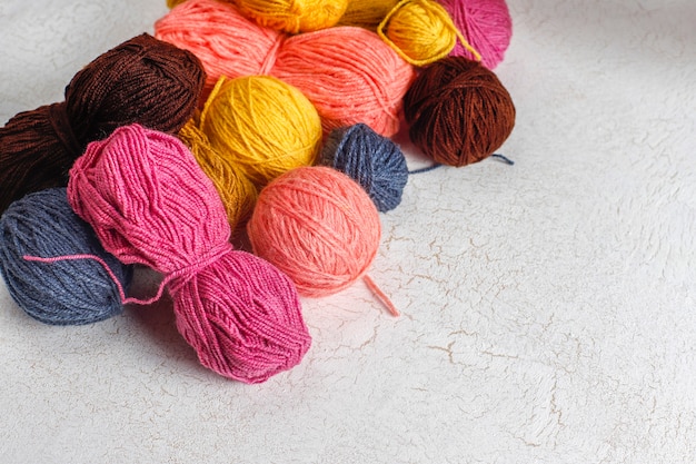 Free photo balls of yarn in different colors with knitting needles.