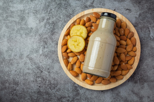 Free Photo banana almond smoothie in bottle on dark background