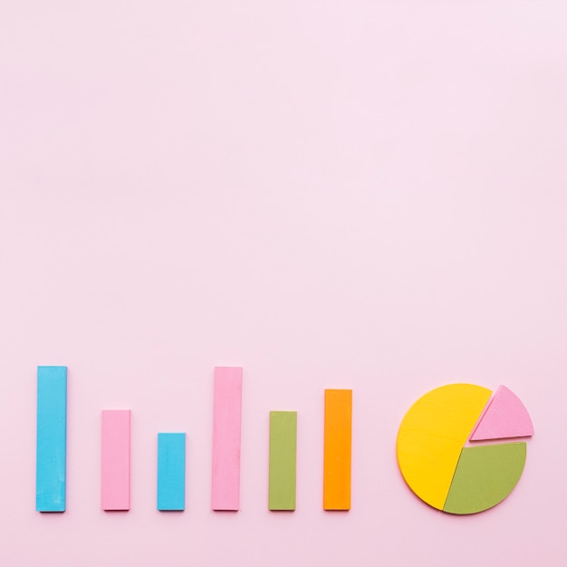 Free photo bar graph and pie chart on pink background