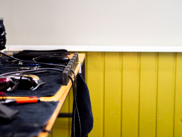 Free photo barber shop desk with copy space