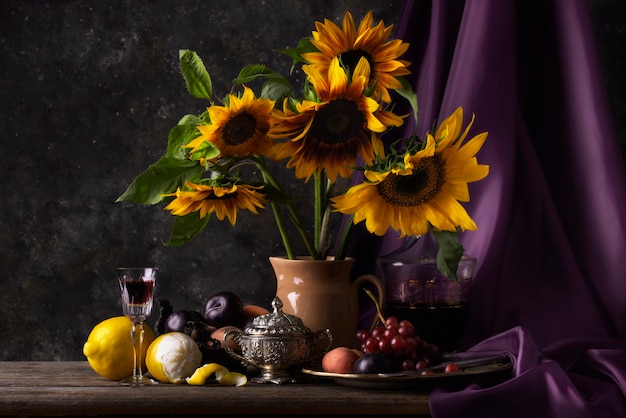 Free photo baroque style with flowers and fruits