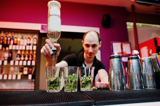 Free photo bartender preparing mojito cocktail drink at the bar