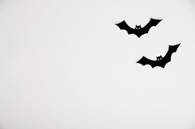 Free Photo bats made of paper halloween decoration