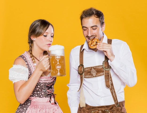 Free photo bavarian friends trying oktoberfest snacks