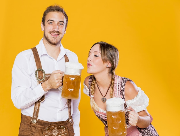 Free photo bavarian young couple with beer mugs