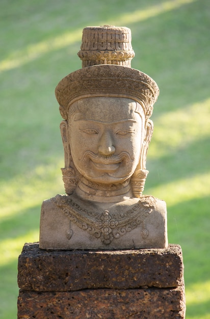 Free photo bayon statue stone face, angkor wat, cambodia