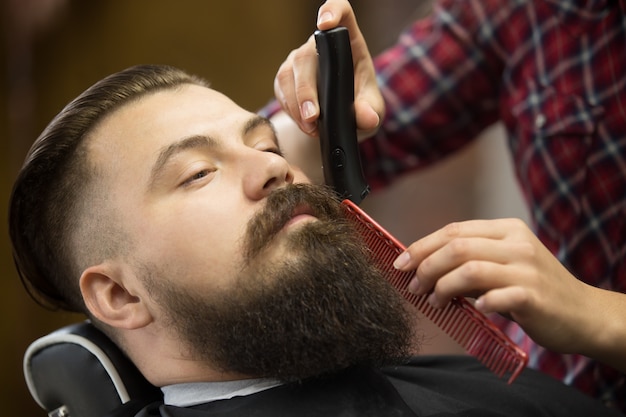 Free photo beard grooming close-up shot