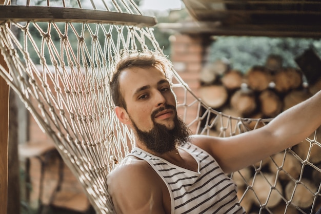 Free photo bearded man smiling, resting