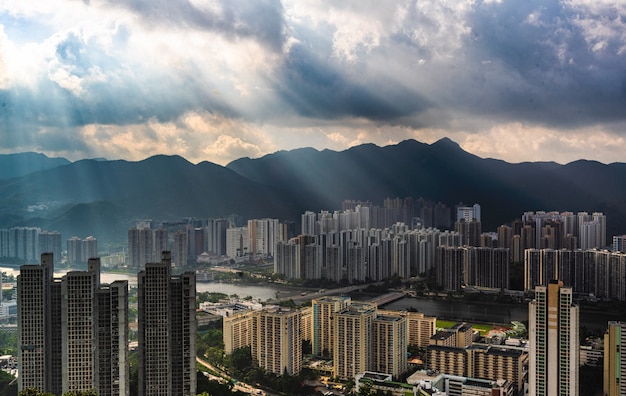 Free photo beautiful aerial of apartment buildings area in an urban city with amazing clouds and sunlight