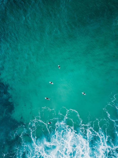 Free photo beautiful aerial shot of ocean waves right from above in bird's eye view - perfect wallpaper