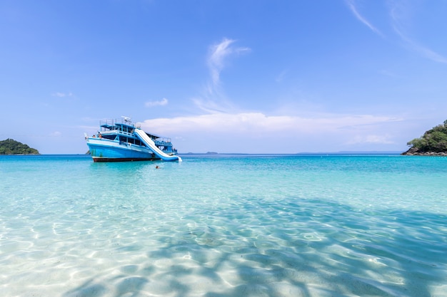 Free Photo beautiful beach view koh chang island and tour boat for tourists seascape 