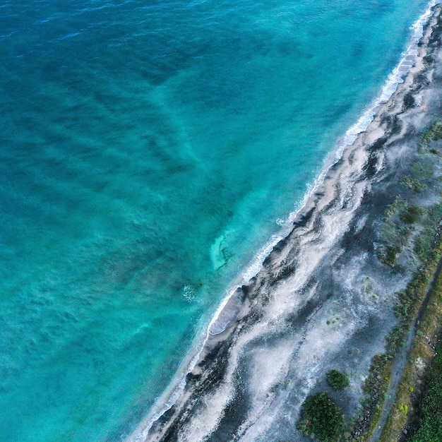 Free photo beautiful beach waves