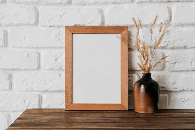 Free photo beautiful blank frame concept