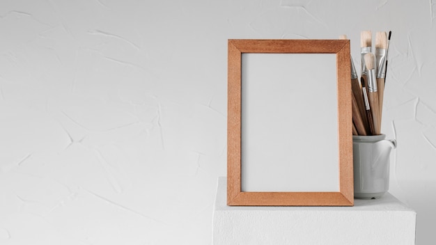 Free photo beautiful blank frame concept