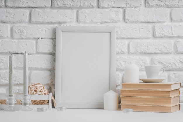 Free photo beautiful blank frame concept