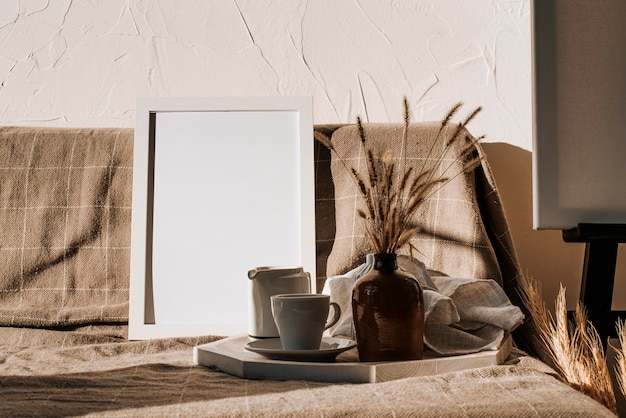 Free photo beautiful blank frame concept