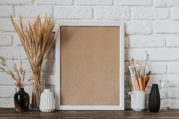 Free photo beautiful blank frame concept