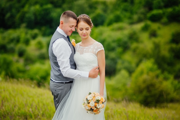  Beautiful bride and elegant groom walking after wedding ceremony. 