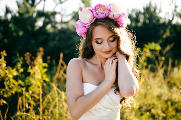 Free photo a beautiful bride wearing wedding dress