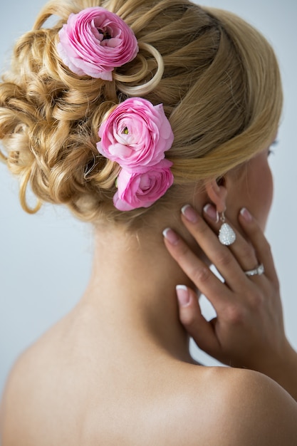 Free photo beautiful bride with roses on the hair