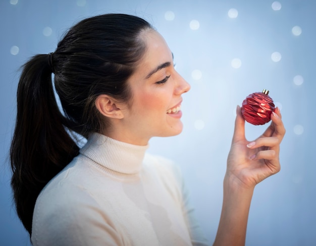 Free photo beautiful brunette woman holding a toy