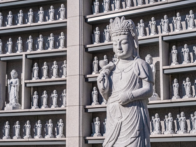 Free photo beautiful buddhism statue in bongeunsa temple