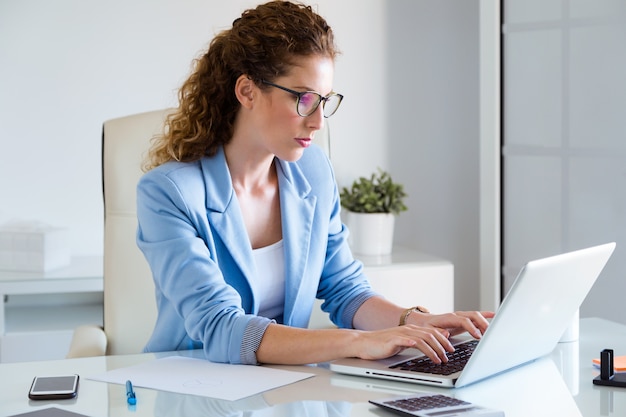 Free Photo beautiful businesswoman working with her laptop in the office.