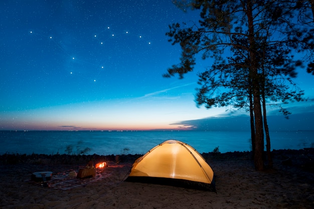 Free photo beautiful constellations and tent outdoors