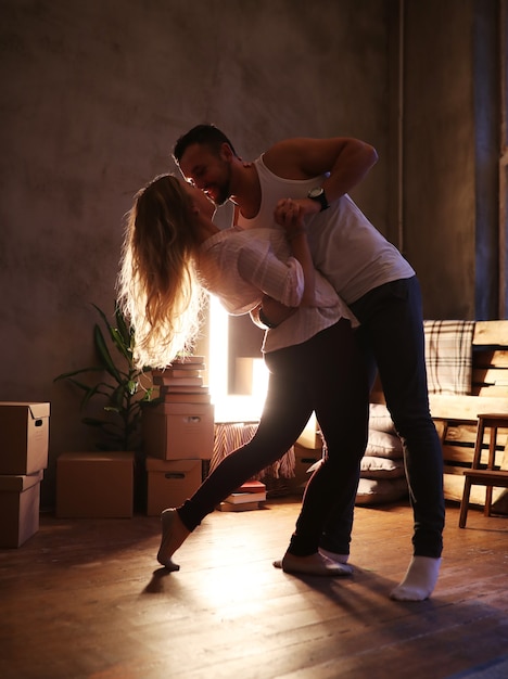 Free photo beautiful couple dancing at home