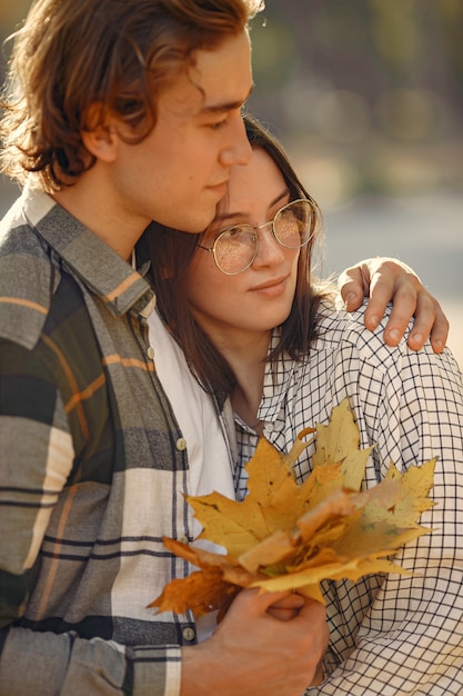 Free photo beautiful couple spend time in a autumn park