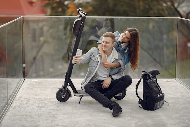 Free photo beautiful couple spend time in the street